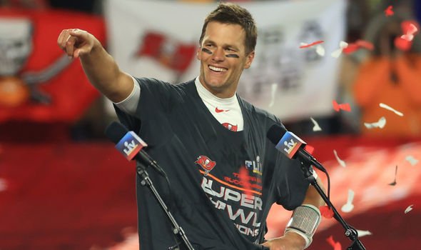 Tom Brady hace voto de retiro de la NFL después de que Bucs ganaran el Super Bowl, pero rechaza la pregunta de los Patriots