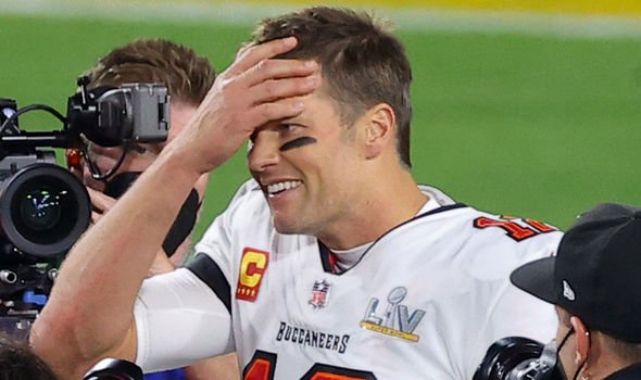 Tom Brady hace voto de retiro de la NFL después de que Bucs ganaran el Super Bowl, pero rechaza la pregunta de los Patriots