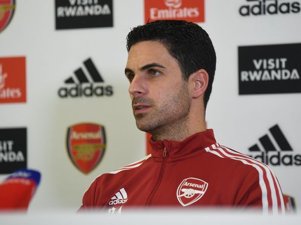 Mikel Arteta: El técnico del Arsenal podría buscar la venta de Aubameyang